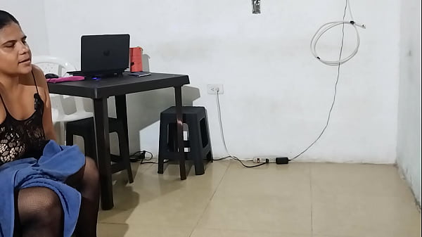 Image El cornudo de mi marido me deja tan cachonda que mi padrastro pervertido termina d&aacute_ndome una buena cogida