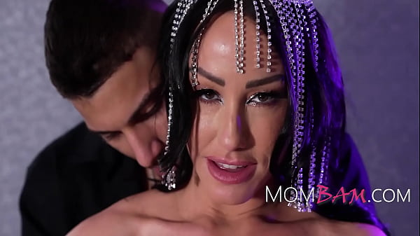 Image Curvy MILF In 70s Futuristic Attire Fucked- Jennifer White