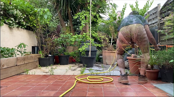 Image Je me doigte dans le jardin