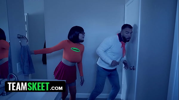 Image Jinkies! Velma & Fred Are Trying To Solve A Mystery In A Creepy House But They Fuck Instead