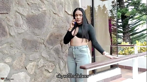 Image La hermosa Samantha aprovecha que esta sola en casa para follar con el jardinero