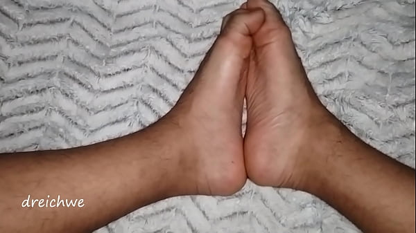 Image hablando sucio en espa&ntilde_ol con fetiche de pies