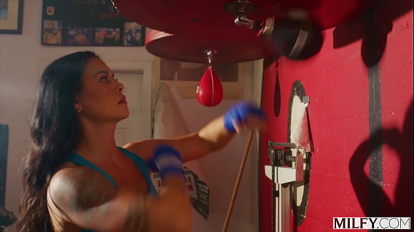Image MILFY Fit mom Dana gets fucked in her tight ass at the gym