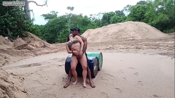 Image Menina Chupando Pau E Fez Sexo Sensual Na Natureza num dia de chuva..morena cavala saiu pelada no mato e encontro um cara pelado pra lasca sua buceta apertada