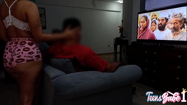 Image Mi est&uacute_pido cornudo invita a su mejor amigo a casa, soy tan puta que termino cogi&eacute_ndome sin que mi esposo nos pillen