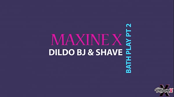 Image Maxine X Masturbates & Shaves Her Cunt During A Bubble Bath!