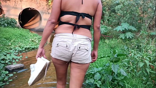 Image Puta Locura - Amiga despechada pillada en la calle la llevo al r&iacute_o para reafirmarle las tripas