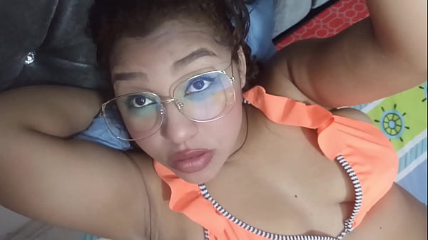 Image Espa&ntilde_ola le ayuda a perder la virginidad a su vecino