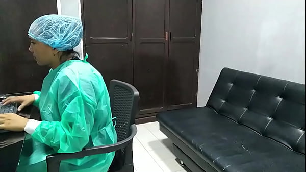 Image su puso muy cachonda la cita medica, tanto que termine follando con la doctora que me atendi&oacute_