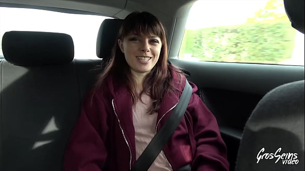 Image Marie baise son amie Tiny avec un gode-ceinture