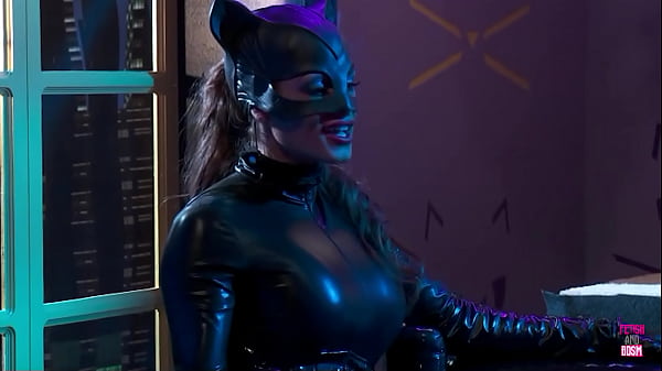 Image Catwoman wants to teach a lesson to all of the hot men in the room