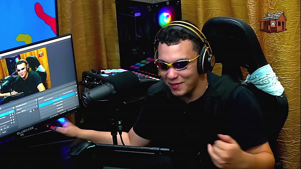 Image Ela mostrou os peitos bem gostoso, ainda apertou o biquinho e ficou com tes&atilde_o no Podcast! - Isa Viajante Podcast P&aacute_pum no Barraco!