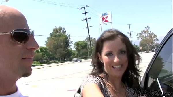 Image MOFOZO.com - This Is How To Pick Up A Hot Chick At The Parking Lot!