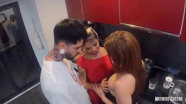 Image FODENDO AS DUAS AMIGAS GOSTOSAS NA COZINHA DE CASA - TEASER - COLLAB CHERRY E STELLAR BLUUE