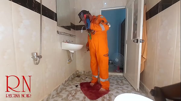 Image Housewife without panties seduces plumber. s 4
