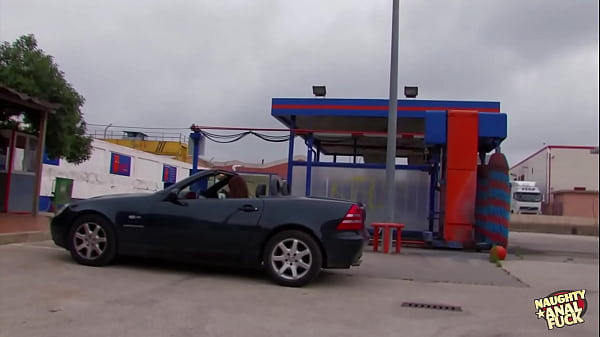 Image Since she didnt have the for the car repair the brunette fucked the handyman