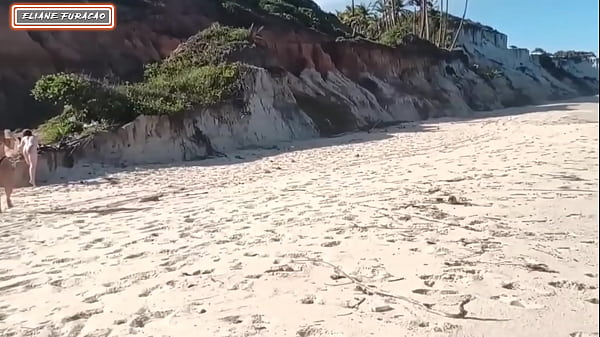 Image Fizemos sexo com estranho na praia ele deixou n&oacute_s duas toda fodida