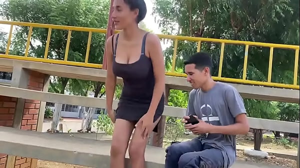 Image mientras estaba esperando a mi novio su amigo llega y terminamos follando en su casa