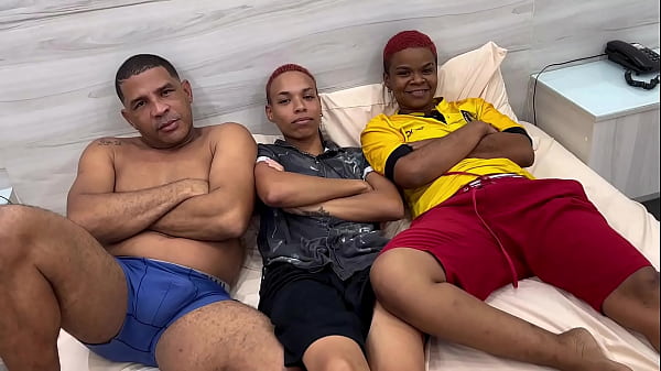 Image Casal de lesbicas em transi&ccedil_&atilde_o na putaria com Leo Ogro