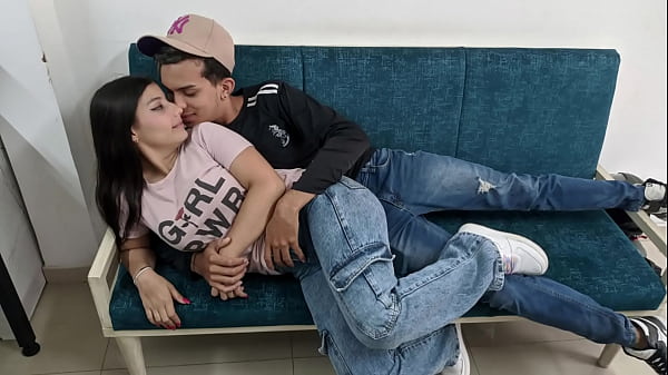 Image QUE RICO COMO mi vecina de 18 a&ntilde_os universatia pone su culo contra mi pene SEXO CON ROPA -SUB ESPANOL