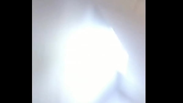 Image Chica teen se masturba a escondidas y derrama mucha crema sobre ella