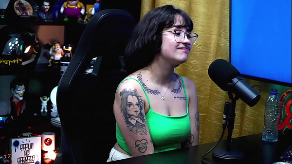 Image Martina Oliveira Mostra o seu corpo com detalhes e o biquinho dos peitos, ela se molhou! - Podcast P&aacute_pum no Barraco! COMPLETO NO SHEER - XV RED