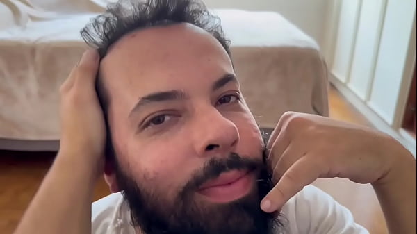 Image Homem barbudo chupa 41 paus -11&deg_ mamada - V&iacute_deo completo no RED