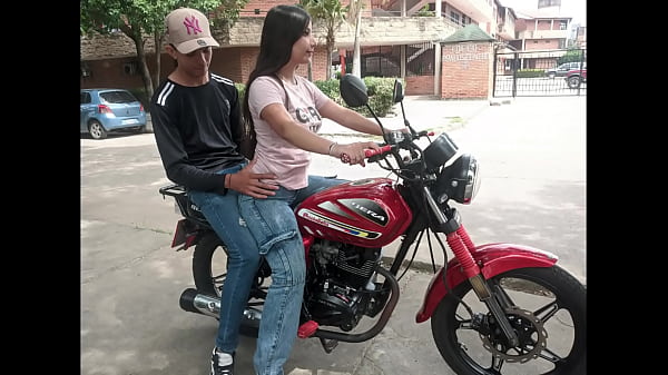 Image ESTABA ENSE&Ntilde_ANDO A MI VECINA DEK BARRIO ANDAR MOTO, PERO LA CACHONDA SE ME SENTO EN MIS PIERNAS Y ME EXCITO QUE RICO