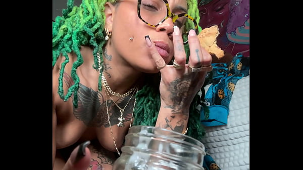 Image LITTLE SLUT WETKITTYCITY EATS HER OWN CUM