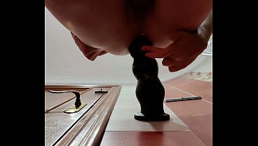Image Chico femboy follando su culo con dildo xxl contra la pared