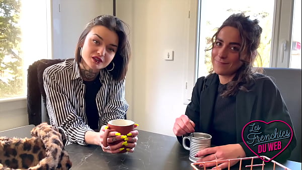 Image Crystal et Man&eacute_a, deux coquines qui rent le sexe
