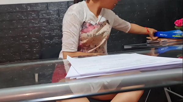 Image camara espia arriesgada secretaria Nataly de la facultad de letras de la UBA