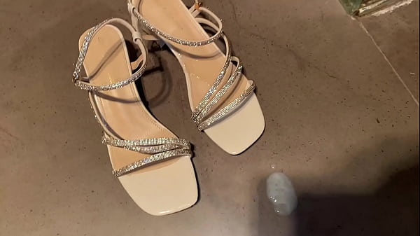 Image Milf sandal heels gets a cumshot