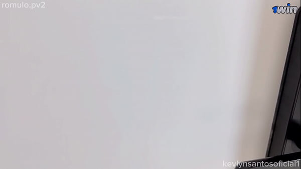 Image Ele chegou em casa e me pegou no flagra me masturbando, me comeu gostoso e terminou o servi&ccedil_o - Romulo Pontess