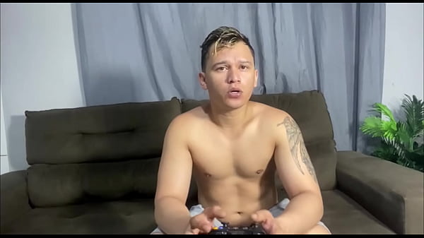 Image Fodendo a negra gr&aacute_vida enquanto jogo v&iacute_deo game.
