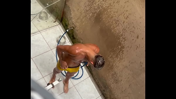 Image Novin dotado realiza fetiche de amigo em molhar cueca, mas foi filmado sem saber pelo amigo(COMPLETO NO RED)