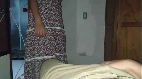 Image POV Hermanastra entra a mi cuarto con vestido y me seduce con su gran trasero y co&ntilde_o estrecho. Video real casero (HD)
