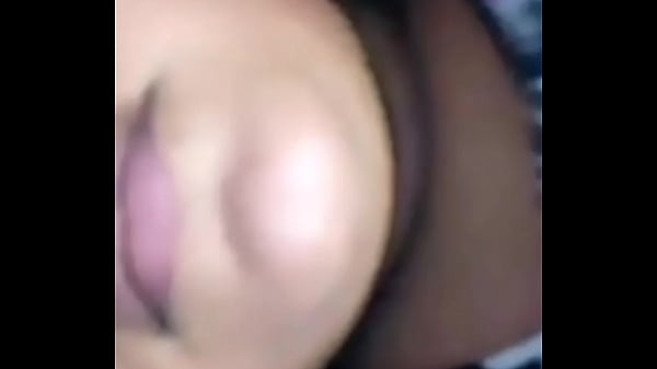 Image La Yari se me desnuda