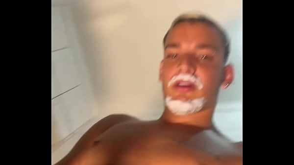 Image Novin dotado famosin goza enquanto fala putaria pra sua putinha e pinta a barba