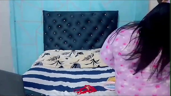Image Madrastra tetona en lencer&iacute_a sexy se masturba el co&ntilde_o peludo de mi marido hasta el orgasmo!