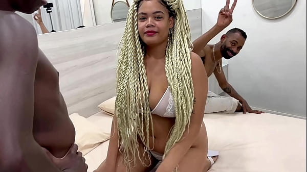 Image Primeira vez no porno da safada Lilith ganhando muita pica e apanhando muito na cara e na bunda