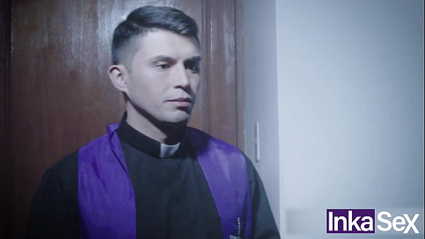 Image Sacerdote bendice y destroza con su verga el ano de jovencita  pose&iacute_da por demonio sexual