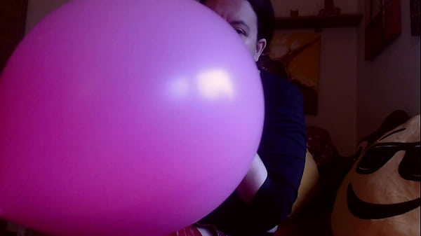 Image Italian milf cums on top of the balloons all wet