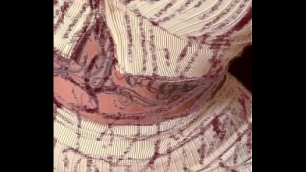 Image Desenhar MILF exuberante e muito linda com belos decotes