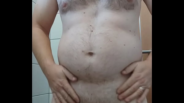 Image VID 423 Ma masturbez si imi beau pisatul in toaleta publica (3min)