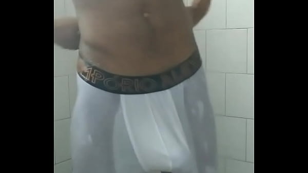 Image Um banho de cueca