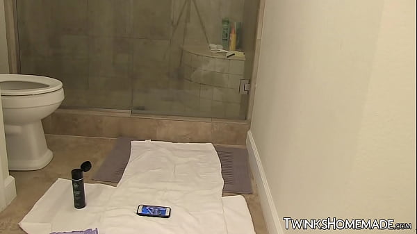 Image Twink Blake Anderson takes a toy in his ass in bathroom solo