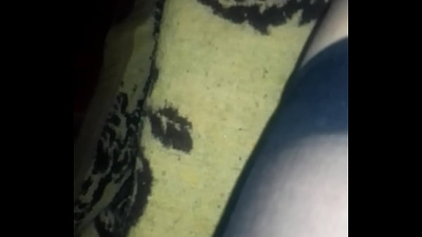 Image Le quito los zapatos y le toco las piernas