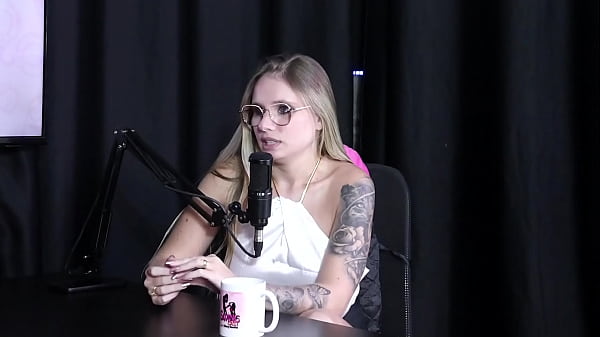 Image Era nova quando teve sua primeira experi&ecirc_ncia de menage com mulher, e &eacute_ mais submissa com homens, e pra chupar uma buceta... - Naty Varga (SHEER/RED)
