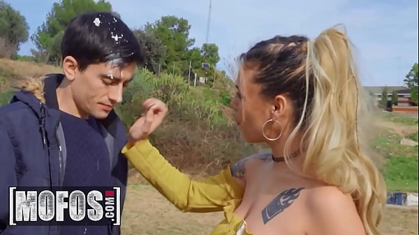 Image Shaynna Lover Goes At The Park To Prank Jordi El Nino Polla & Get Him Mad Before Making It Up With Him - MOFOS